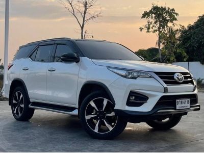 2019 TOYOTA FORTUNER 2.8 TRD  2WD TOP  เครดิตดีฟรีดาวน์ รูปที่ 2