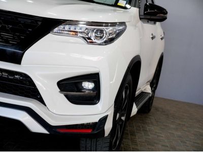 TOYOTA FORTUNER BLACK TOP 2.8TRD 4WD เกียร์AT ปี19 รูปที่ 2