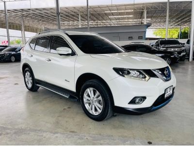 NISSAN X-TRAIL 2.0V  Hybrid 4WD รถปี 2015 จดปี 2017 สีขาวมุก รูปที่ 2