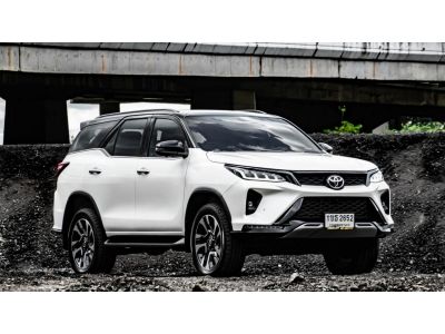 Toyota Fortuner 2.4 Legender 4WD ปี 2020 สีขาว รูปที่ 2