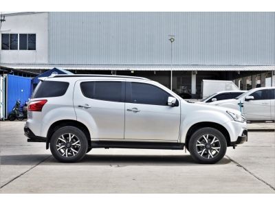 2019 ISUZU MU-X 3.0 DVD NA AUTO ฟรีดาวน์ ไมล์แท้ 1 แสน รูปที่ 2