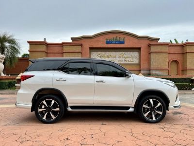 2019 TOYOTA FORTUNER 2.8 TRD SPORTIVO BLACK TOP รูปที่ 2