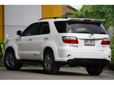 2010 TOYOTA FORTUNER 3.0 V TRD 4WD A/T สีขาว รูปที่ 2