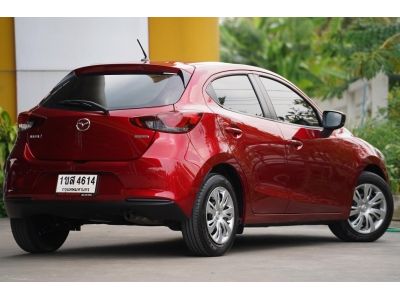 20จด2022 MAZDA 2 1.3 E SPORT A/T สีแดง รูปที่ 2