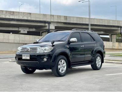 2011 TOYOTA FORTUNER, 3.0 V 4WD  โฉม ปี08-11 สีดำ เกียร์ออโต้ ตัวท็อปสุด รูปที่ 2