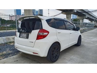 Honda Jazz 1.5S สีขาว A/T MY2011 รูปที่ 2