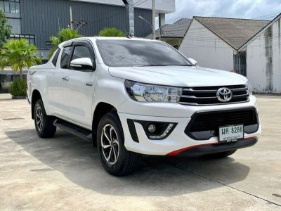 Toyota Hilux Revo Smart Cab 2.4 E Prerunner TRD Sportivo เกียร์ออโต้ ปี 2017 รูปที่ 2