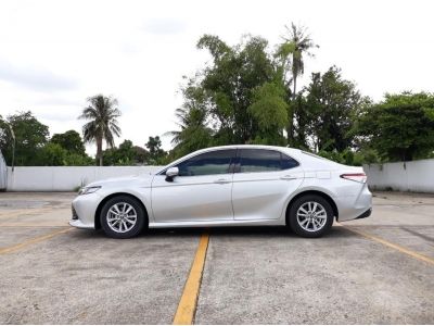 TOYOTA CAMRY 2.0 G (NEW) CC. ปี 2019 สี เงิน เกียร์ Auto รูปที่ 2