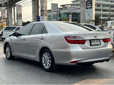 TOYOTA CAMRY 2.0 G CC. ปี 2017 สี เงิน เกียร์ Auto รูปที่ 2