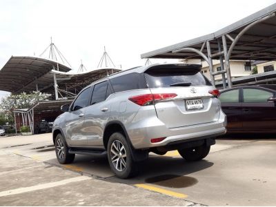 TOYOTA FORTUNER 2.8 V 4WD CC. ปี 2017 สี เงิน เกียร์ Auto รูปที่ 2