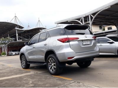 TOYOTA FORTUNER 2.8 V 4WD CC. ปี 2017 สี เงิน เกียร์ Auto รูปที่ 2