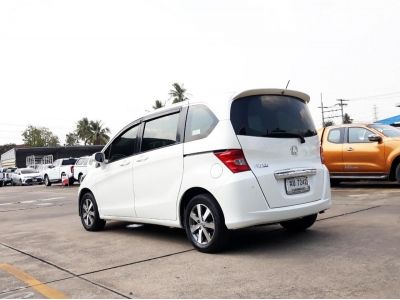 HONDA FREED 1.5 SE CC. ปี 2012 สี ขาว เกียร์ Auto รูปที่ 2