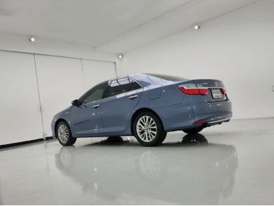 TOYOTA CAMRY 2.5 HYBRID PREMIUM CC. ปี 2017 สี เทา เกียร์ Auto รูปที่ 2