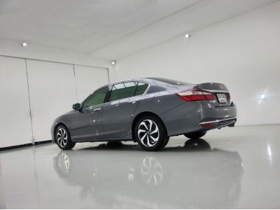 HONDA ACCORD 2.0 E CC. ปี 2017 สี เทา เกียร์ Auto รูปที่ 2