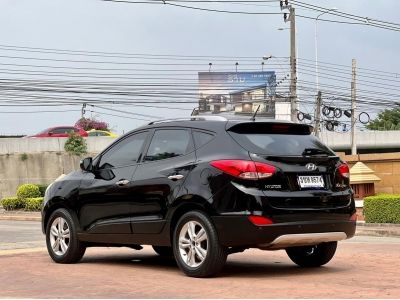 2013 HYUNDAI TUCSON 2.0 S รถสวยสภาพดีน่าใช้สุด รีบจองด่วนจ้า (ติดต่อเซลล์น้ำฝ่ายขายโดยตรงไม่ใช่นายหน้าจ้า) รูปที่ 2