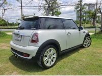 Mini Cooper S สีขาว ปี2010 หลังคาแก้ว รุ่นพิเศษ50ปี CAMDEM รูปที่ 2