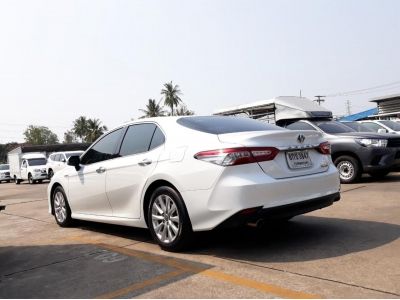 TOYOTA CAMRY 2.5 HYBRID (NEW) CC. ปี 2019 สี ขาว เกียร์ Auto รูปที่ 2