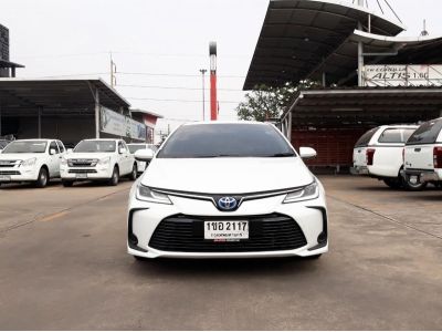 ปี 2021 TOYOTA COROLLA ALTIS 1.8 HYBRID PREIUM CC. สี ขาว เกียร์ Auto รูปที่ 2