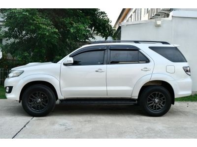 TOYOTA FORTUNER 3.0 V 2wd 2015 รูปที่ 2