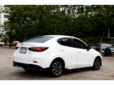 Mazda 2 1.5 ดีเซล  สีขาว เกียร์ออโต้ ปี 2017 รูปที่ 2
