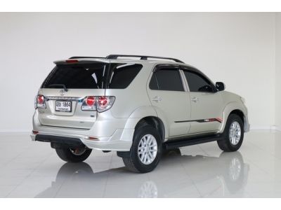 Toyota Fortuner 3.0 V 2WD ปี 2011 สีบรอนซ์เงิน เกียร์อัตโนมัติ รูปที่ 2