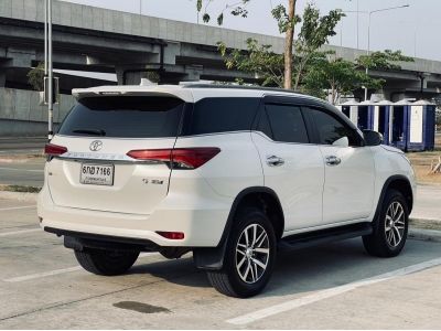 TOYOTA FORTUNER 2.8V 4WD TOP สี ขาวมุก ปี 2016 จดทะเบียนใช้งาน 2018 เกียร์ ออโต้ รูปที่ 2