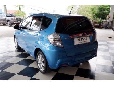 Honda Jazz Hybrid 2014 รถซิ่งหายาก ฟังก์ชันจัดเต็ม สภาพนางฟ้า ขายราคาถูก รูปที่ 2