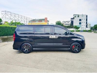 2019 Hyundai H1 2.5 Deluxe รถตู้MPV ประตูไฟฟ้าคู่โรงงาน ยางใหม่เพิ่งเปลี่ยน รูปที่ 2