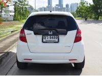 HONDA JAZZ 1.5S เกียร์ออโต้ สีขาว MY2011 รูปที่ 2