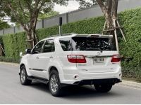 TOYOTA FORTUNER 3.0 TRD ขับ 4 ปี 11 สีขาว รูปที่ 2