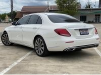 Benz E350e Exclusive 2017 สีขาว Polar White  เบาะสีน้ำตาล รูปที่ 2