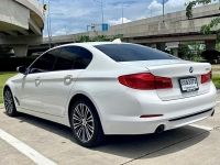 BMW 520d 2.0 Sport Line โฉม G30  ปี  2017 จด 22 รูปที่ 2