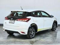 2021 Toyota YARIS 1.2 Sport รถเก๋ง 5 ประตู ออกรถ 0 บาท ไมล์น้อย 3 หมื่นโลแท้ ฟรีดาวน์ รูปที่ 2