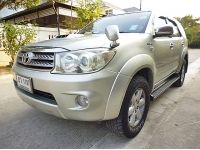 2010 TOYOTA FORTUNER 3.0V เครื่องVGS TURBO ออโต้ ดีเซล รถบ้านสวยจัดน๊อตไม่ขยับ เจ้าของขายเอง ซื้อสดไม่มีVAT เครดิตดีฟรีดาวน์ รูปที่ 2