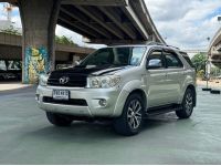 ขายรถ Toyota Fortuner 3.0V ปี 2010 สีเทา เกียร์ออโต้ รูปที่ 2