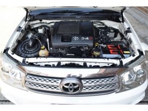 Toyota Fortuner 3.0 (ปี 2011) V SUV AT รูปที่ 3