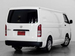 ขายรถตู้ TOYOTA HIACE สีขาวปี2015 ลดราคาพิเศษ ตอนนี้เท่านั้น รูปที่ 3