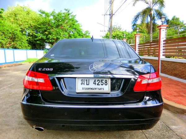 BENZ E200 CGI ELEGANCE ( W212) ปี2012 รถสวยมือเดียวจากป้ายแดง ไมล์ 6 หมื่นกิโลแท้ๆมีประวัติศูนย์มีบุ๊คเซอร์วิสครบเช็คได้ค่ะ รูปที่ 3