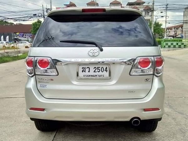 2012 Toyota Fortuner 3.0 V 2WD SUV AT รูปที่ 3