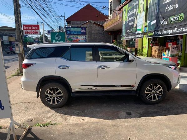 2016 TOYOTA FORTUNER 2.4 2WD A/T สีขาว รูปที่ 3