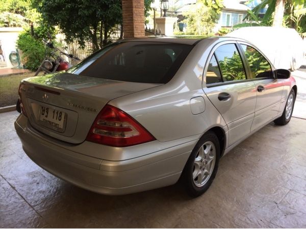 Benz C-class w203 c180 auto ปี2003 เครื่องฝาดำ เบนซิน เบาะหนังแท้ พวงมาลัยมัลติฟังชั่น ไฟฟ้ารอบคัน ไม่เคยติดแก๊ส รูปที่ 3