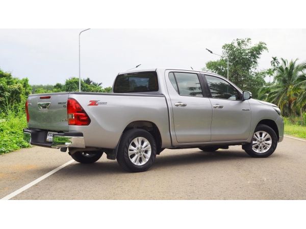 TOYOTA REVO DOUBLE CAB 2.4E MT ROCCO ปี 2015 สีบรอนซ์เงิน รูปที่ 3