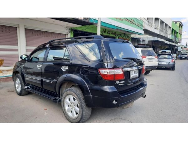 toyota fortuner 3.0 4wd v. ปี2010 สีดำ เจ้าของขายเอง รูปที่ 3