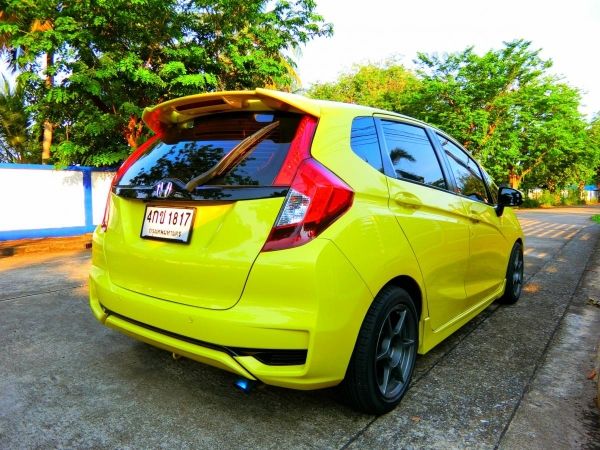 HONDA JAZZ 1.5 SV i VTEC รุ่นท็อป ปี2015 รถมือเดียวจากป้ายแดงสภาพสวย พร้อมใช้งาน รูปที่ 3