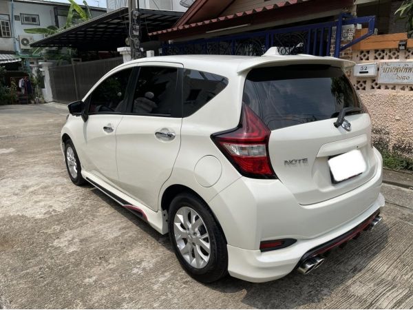 รถบ้าน Nissan Note 1.2VL ตัว TOP ชุดแต่งรอบคันจากศูนย์ สีขาวมุก รูปที่ 3