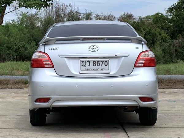 2011 TOYOTA VIOS 1.5E  AUTO สีเงิน รูปที่ 3