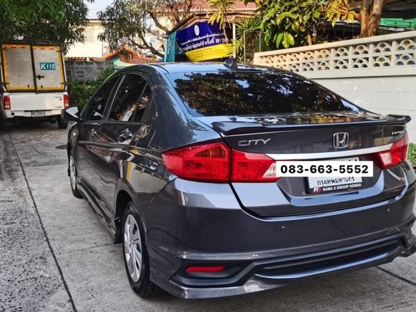 รถบ้านแท้ๆ มือเดียวป้ายแดง วิ่งน้อย Honda City 1.5S AT 2018 (สีเทาภายในดำ)    ขายเพียง 449,000 บาท  ( จ่ายสดราคาพิเศษ / จัดไฟแนนซ์ได้ )  วิ่งน้อย 52,xxx km  อปก ครบ กุญแจรีโมท 2 ดอก   รับประกันตัวถังไ รูปที่ 3