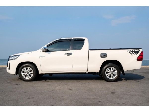 TOYOTA HILUX REVO รูปที่ 3