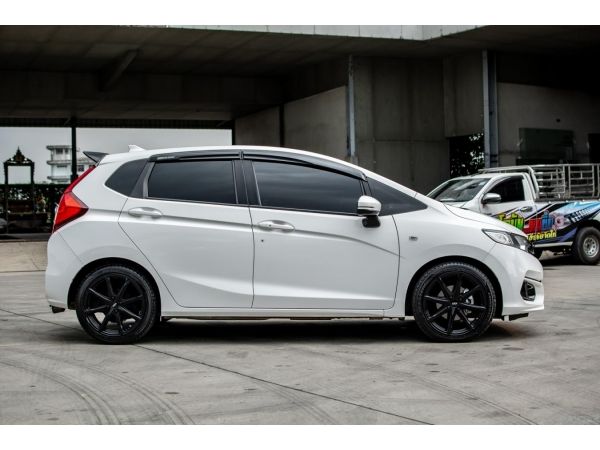 HONDA JAZZ 2018 (โฉม 14-18) V i-VTEC 1.5 A/T สีขาว รูปที่ 3