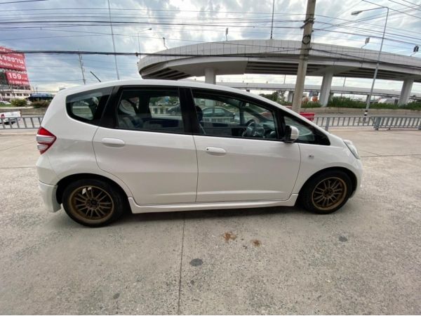 2011 HONDA JAZZ 1.5 I-VTEC  ผ่อนเพียง 6,xxx เท่านั้น รูปที่ 3